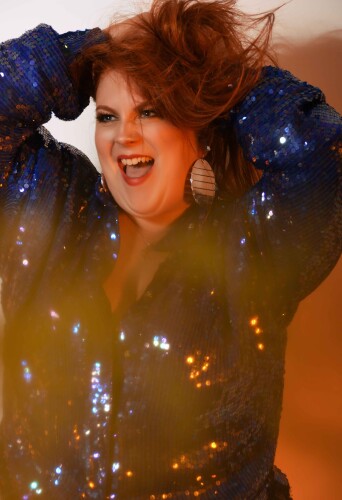 Mademoiselle Ginger, plus size dancer represented by HeadNod Agency