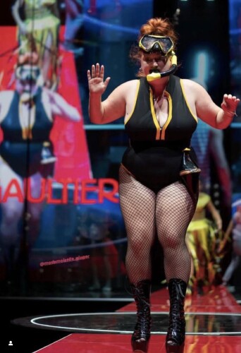 Mademoiselle Ginger, plus size dancer represented by HeadNod Agency