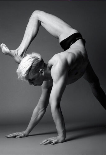 Beau Sargent, dancer and aerialist represented by HeadNod Agency