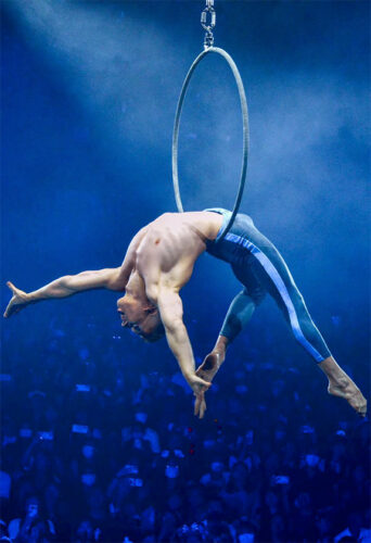 Beau Sargent, dancer and aerialist represented by HeadNod Agency