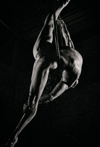 Beau Sargent, dancer and aerialist represented by HeadNod Agency