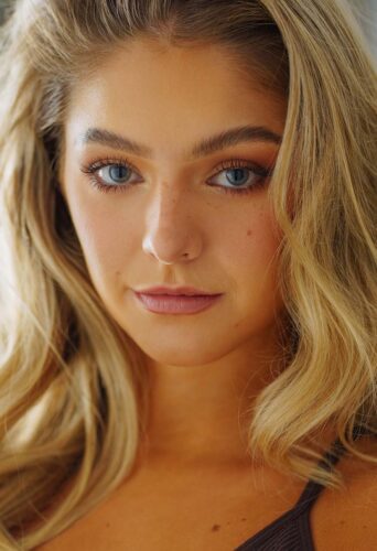 Kelley Martin, dancer represented by HeadNod Agency