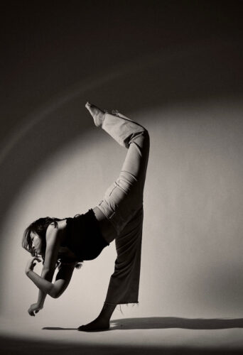 Yanki Yau, dancer represented by HeadNod Agency