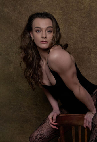 Leah Wallings, dancer, gymnast, acrobat represented by HeadNod Agency