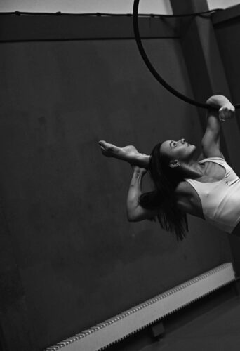 Leah Wallings, dancer, gymnast, acrobat represented by HeadNod Agency