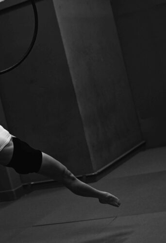 Leah Wallings, dancer, gymnast, acrobat represented by HeadNod Agency
