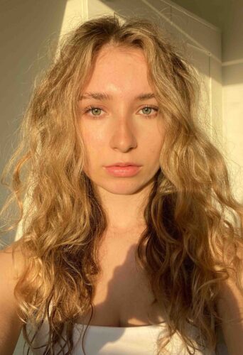 Dancer Lily March represented by HeadNod Dance Agency