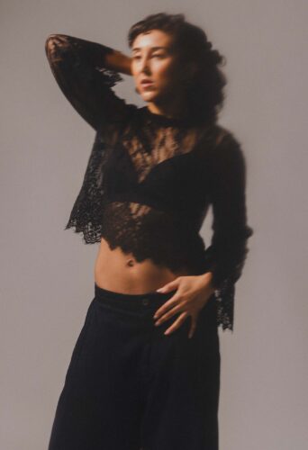 Dancer Yasmin Grant represented by HeadNod Dance Agency